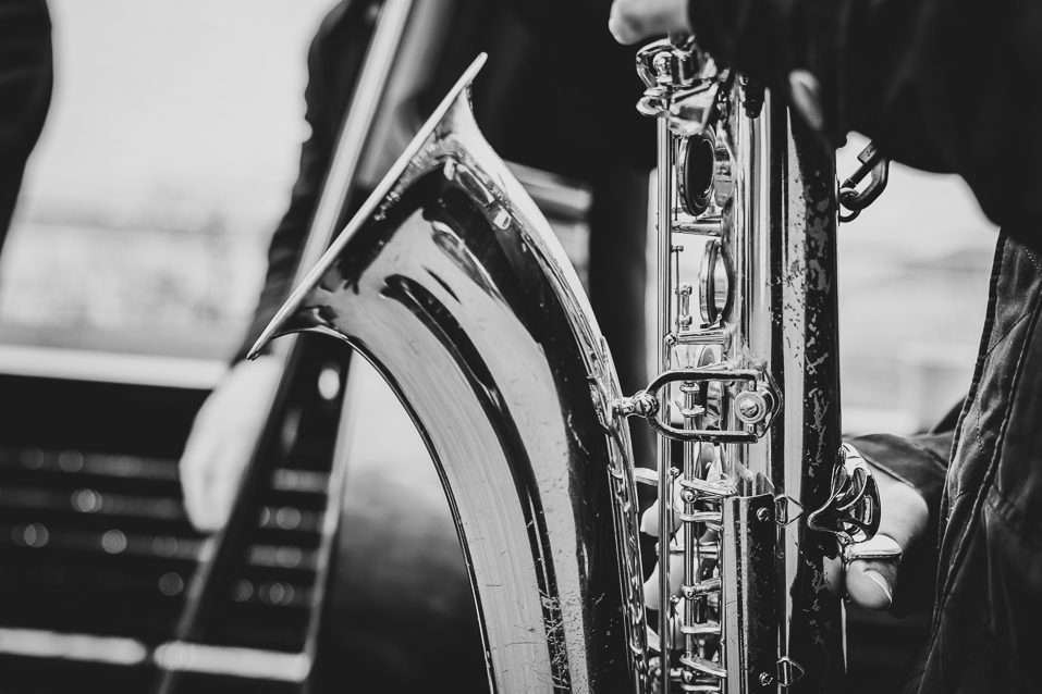 Saxofonist spielt Live Musik bei einer Hochzeit in Hamburg auf dem Altonaer Balkon