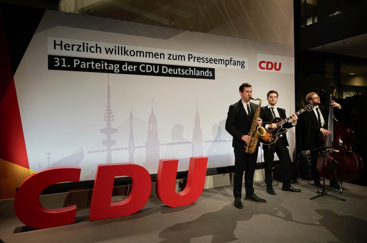 Gitarre, Saxofon, Kontrabass Jazzband in Hamburg